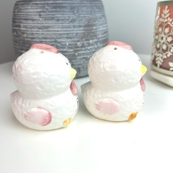 Vintage Pair of Chicken Fowl White Salt and Pepper Shakers - Picture 3 of 6